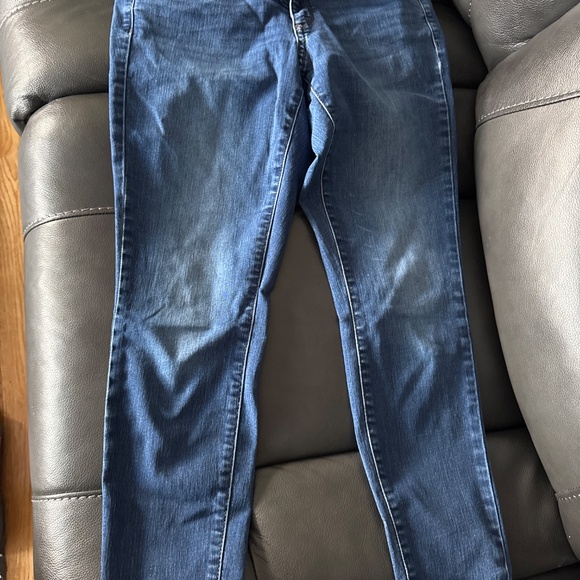 Universal Thread - Picture 2 of 3